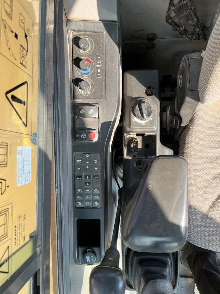 Mini excavator Volvo ECR 88 D: picture 15