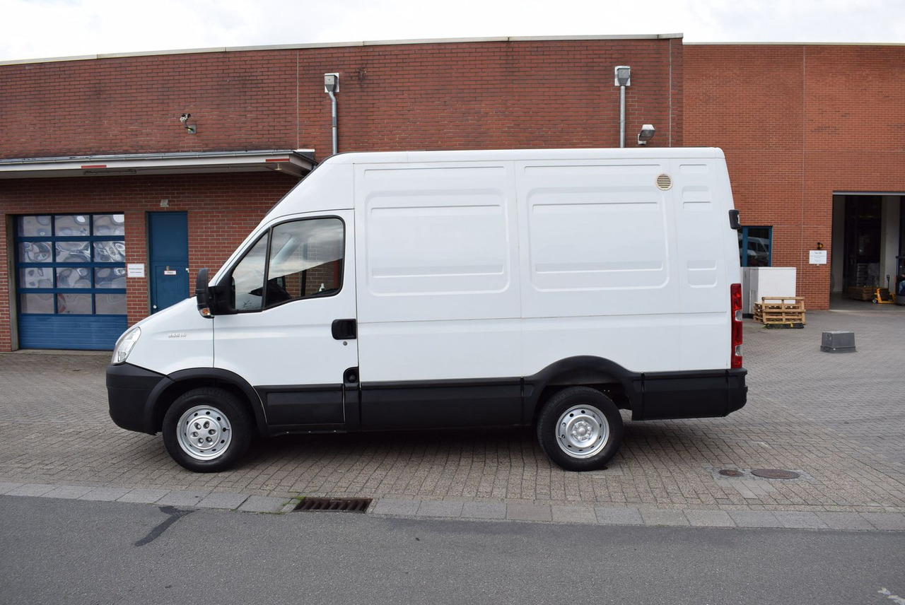 Iveco Daily 35 S 14L2H2 AHK Regale Standheizung - Panel van: picture 3 Iveco Daily 35 S 14L2H2 AHK Regale Standheizung - Panel van: picture 3