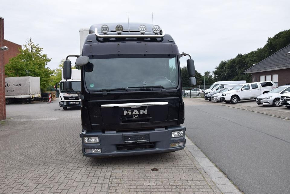 MAN TGL 8.250 Koffer 6,10m Klima AHK Standh Tempomat - Box truck: picture 3 MAN TGL 8.250 Koffer 6,10m Klima AHK Standh Tempomat - Box truck: picture 3