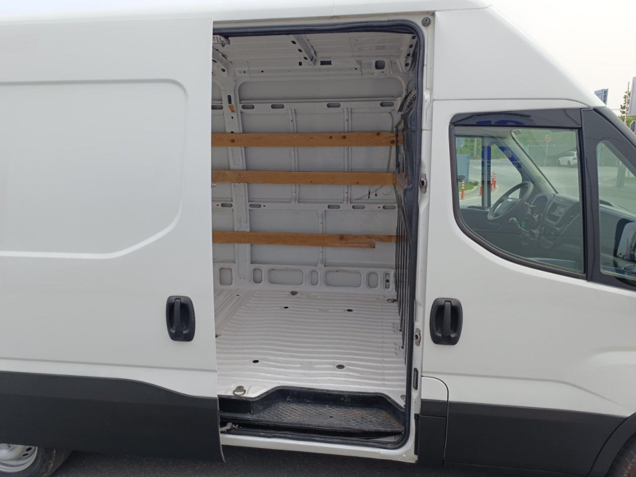 IVECO Daily 35S14N 12m3 - Panel van: picture 4 IVECO Daily 35S14N 12m3 - Panel van: picture 4