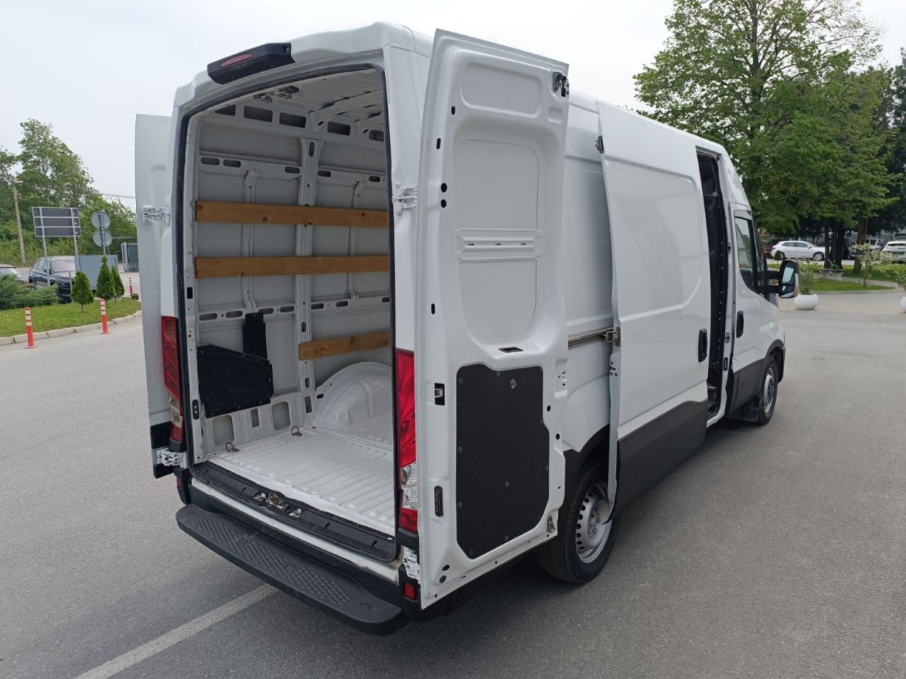 IVECO Daily 35S14N 12m3 - Panel van: picture 2 IVECO Daily 35S14N 12m3 - Panel van: picture 2