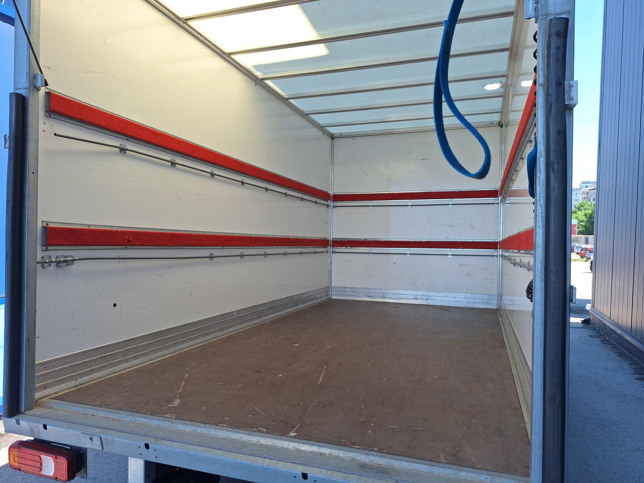 IVECO Daily 35 C 16 - Box van: picture 4 IVECO Daily 35 C 16 - Box van: picture 4