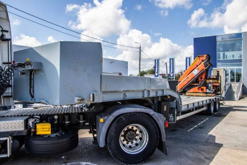 Castera CRANE/KRAN/GRUE-PALFINGER 22002 (2xHydr.) - Low loader semi-trailer: picture 3 Castera CRANE/KRAN/GRUE-PALFINGER 22002 (2xHydr.) - Low loader semi-trailer: picture 3