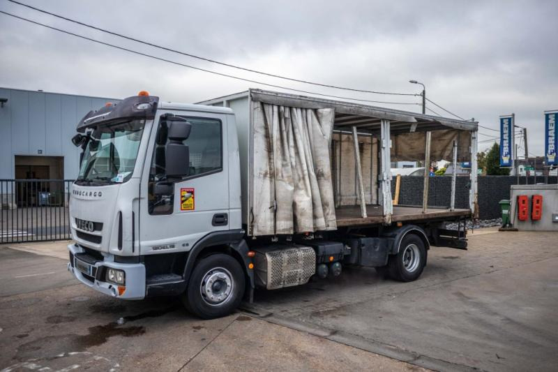 Iveco EUROCARGO 120EL19 - Curtainsider truck: picture 5 Iveco EUROCARGO 120EL19 - Curtainsider truck: picture 5