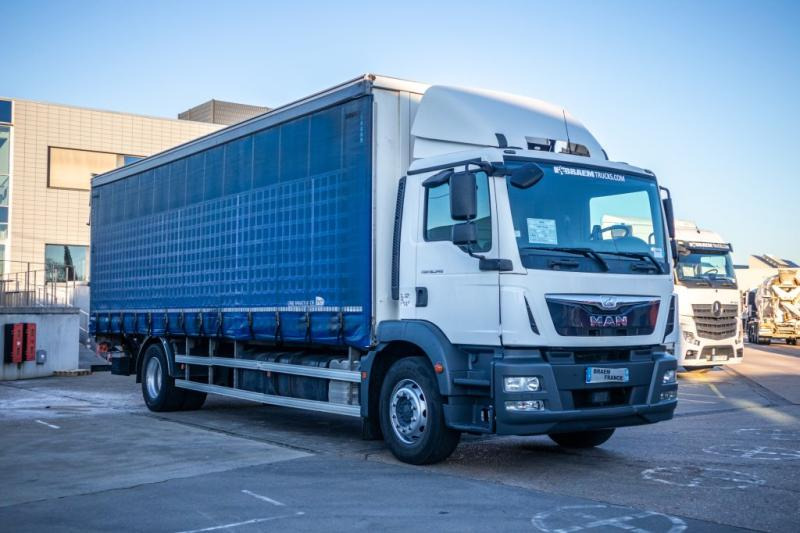 MAN TGM 18.340 BL+DHOLLANDIA - Curtainsider truck: picture 2 MAN TGM 18.340 BL+DHOLLANDIA - Curtainsider truck: picture 2