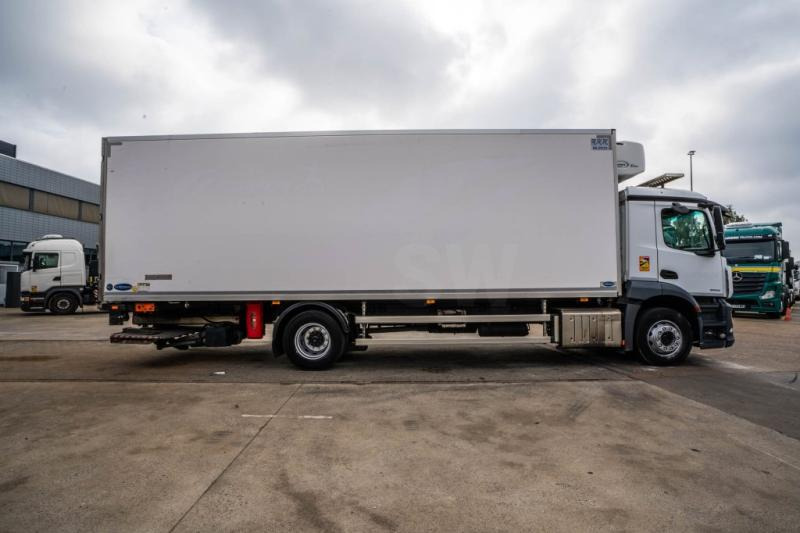 Mercedes ANTOS 1833 +CARRIER SUPRA MULTI 1250Mt+DHOLLANDIA 2.5T - Refrigerator truck: picture 3 Mercedes ANTOS 1833 +CARRIER SUPRA MULTI 1250Mt+DHOLLANDIA 2.5T - Refrigerator truck: picture 3