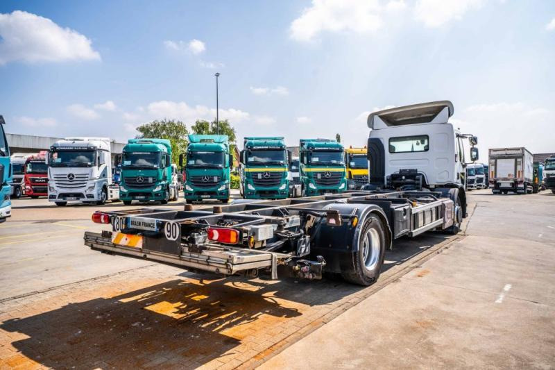 Renault D WIDE 380 DXI - Container transporter/ Swap body truck: picture 5 Renault D WIDE 380 DXI - Container transporter/ Swap body truck: picture 5