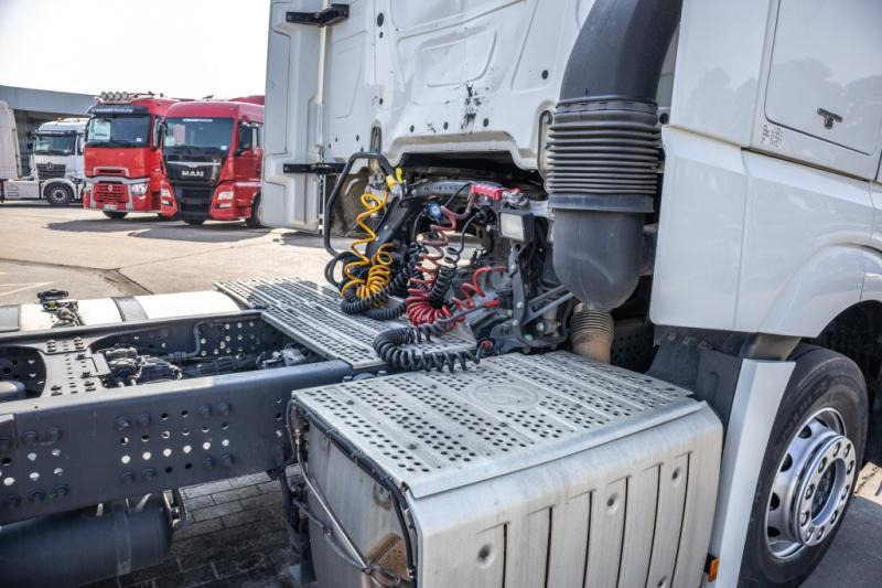 Tractor unit Mercedes ACTROS 1845 LS: picture 6