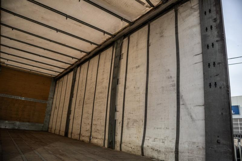 Curtainsider truck Volvo FM330-6x2-10 pneus/tires-intarder: picture 8