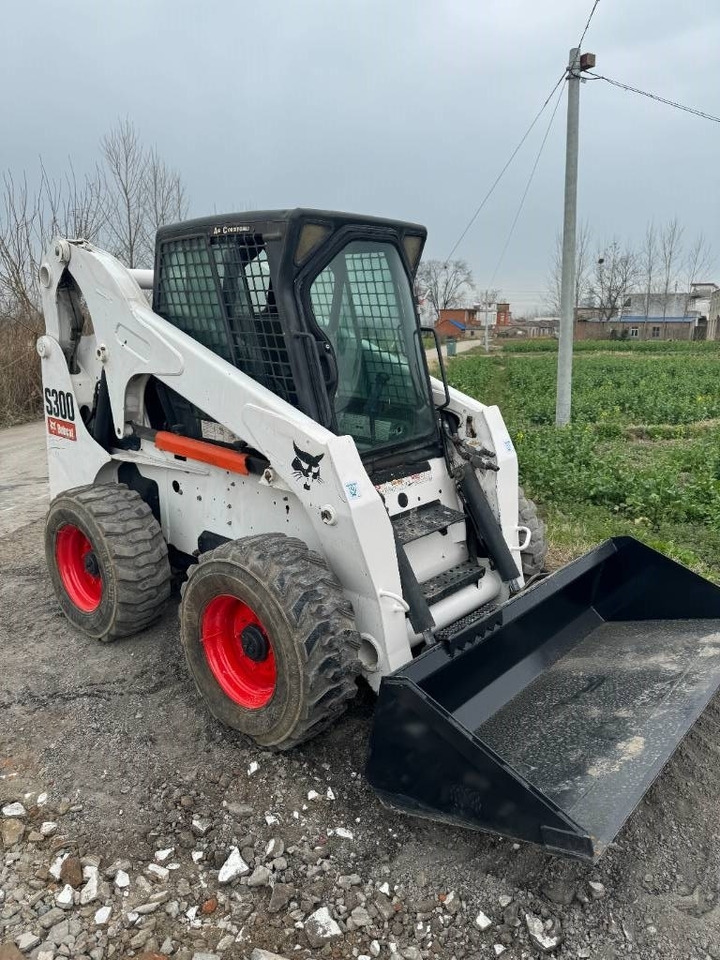 Bobcat S 300 - Skid steer loader: picture 2 Bobcat S 300 - Skid steer loader: picture 2