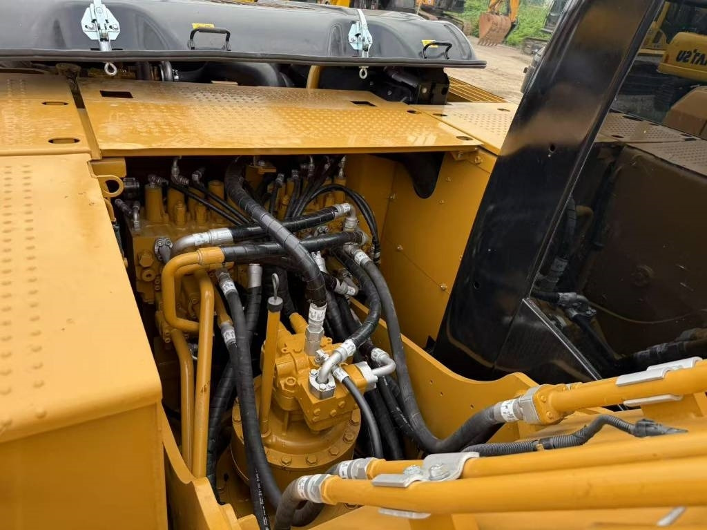 CAT 320D2  - Crawler excavator: picture 2 CAT 320D2  - Crawler excavator: picture 2