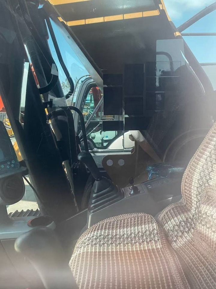 CAT 330D2 - Crawler excavator: picture 2 CAT 330D2 - Crawler excavator: picture 2