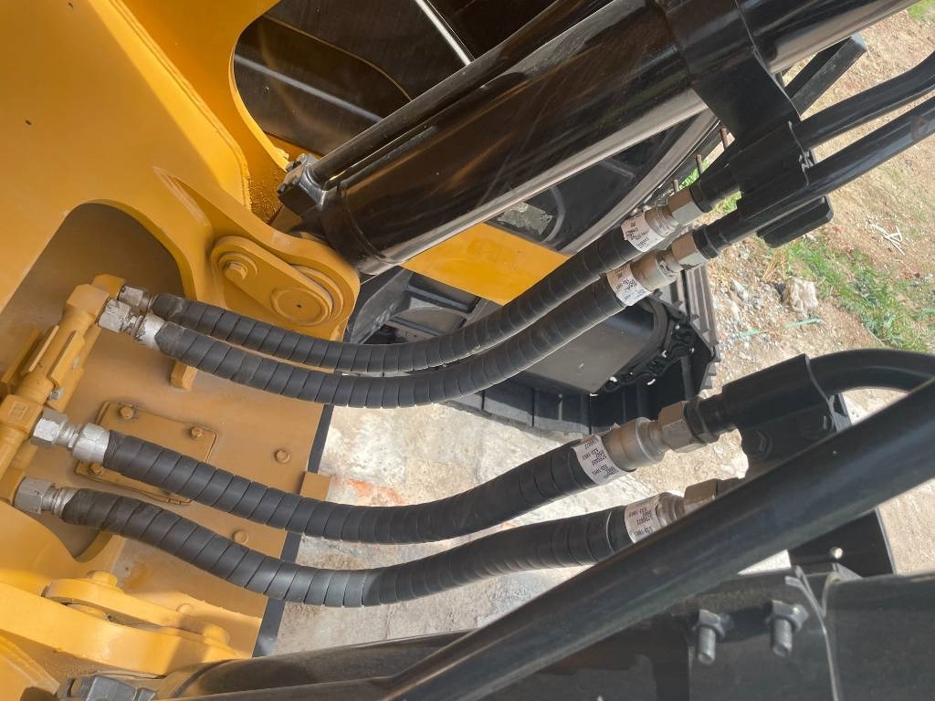 Crawler excavator CAT 330D2: picture 9