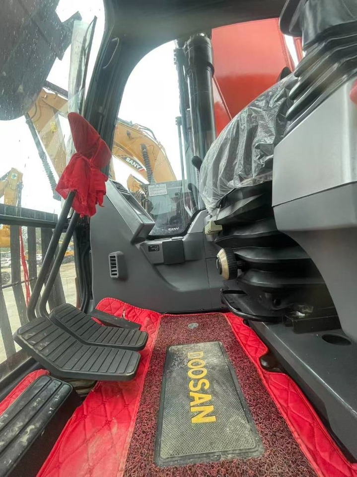 Doosan DX 225 LC - Crawler excavator: picture 5 Doosan DX 225 LC - Crawler excavator: picture 5