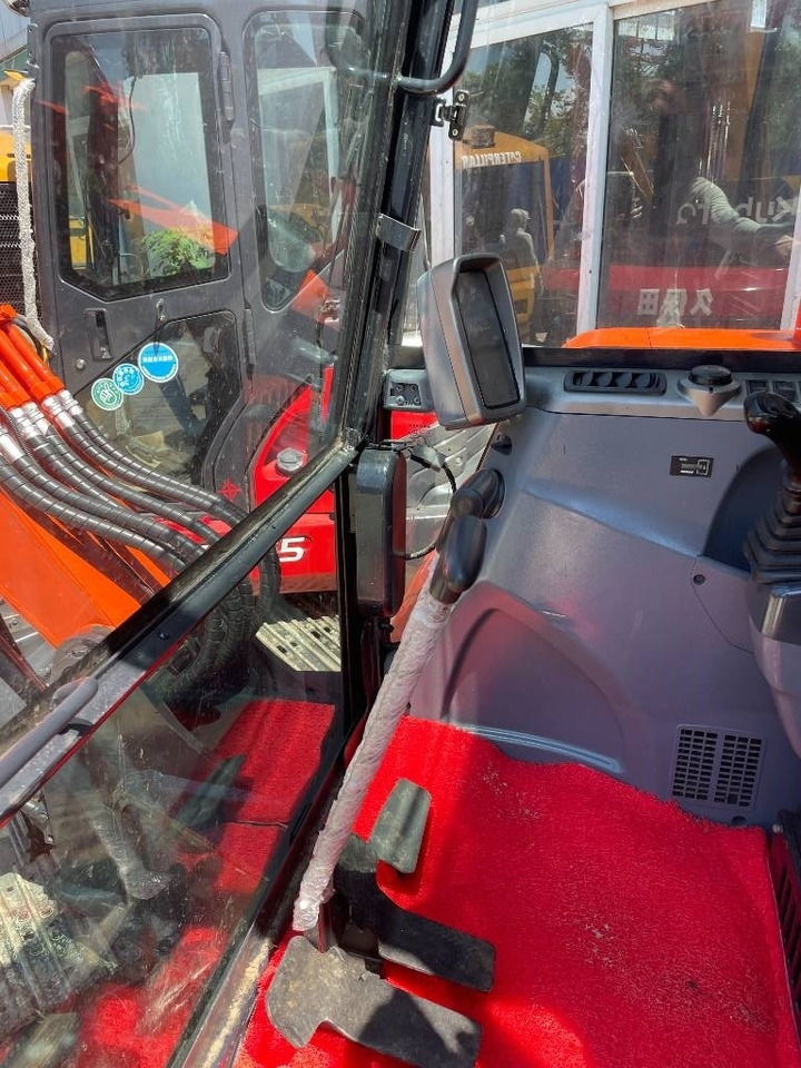 Mini excavator Doosan DX 60: picture 11