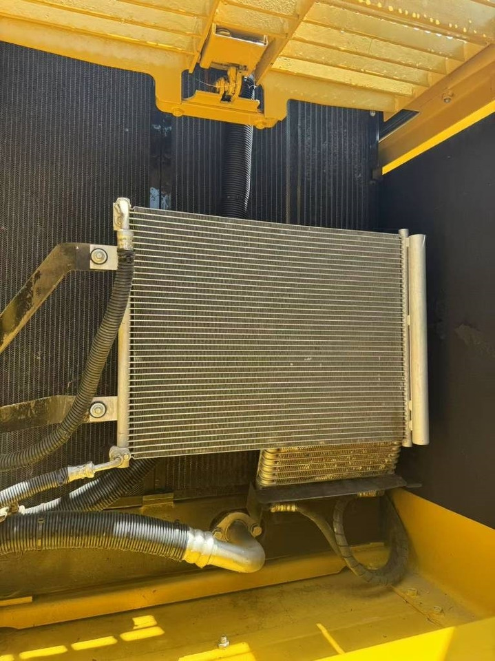 Crawler excavator Komatsu PC 200 8N: picture 10
