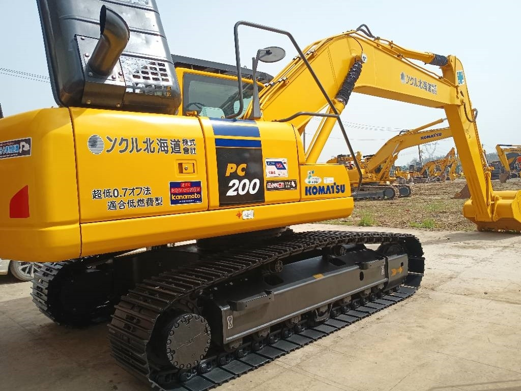 Komatsu PC 200 - Crawler excavator: picture 1 Komatsu PC 200 - Crawler excavator: picture 1