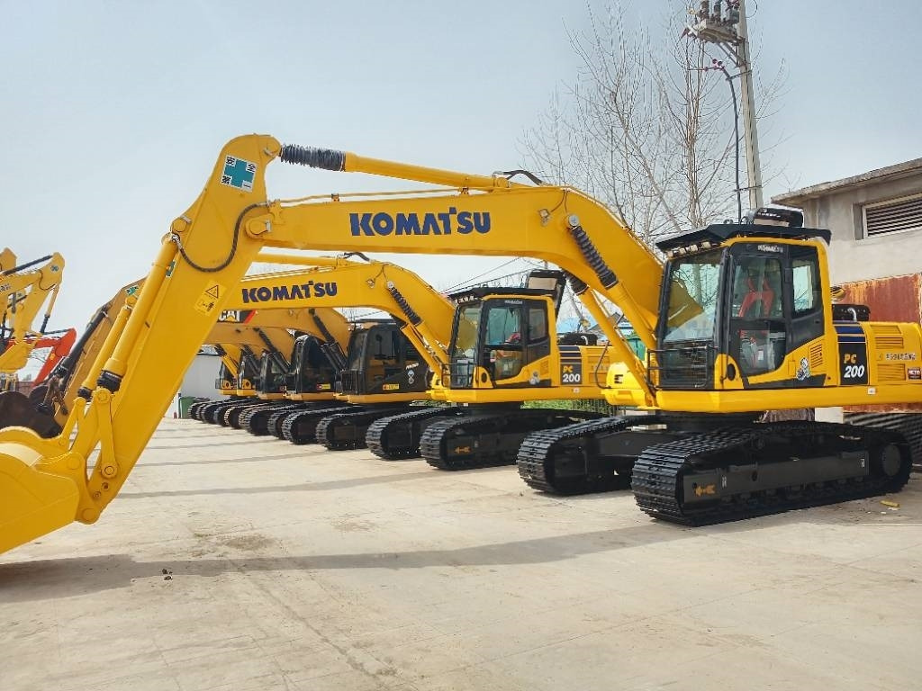 Komatsu PC 200 - Crawler excavator: picture 3 Komatsu PC 200 - Crawler excavator: picture 3