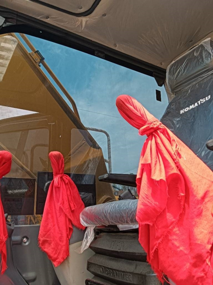 Komatsu PC 210  - Crawler excavator: picture 4 Komatsu PC 210  - Crawler excavator: picture 4