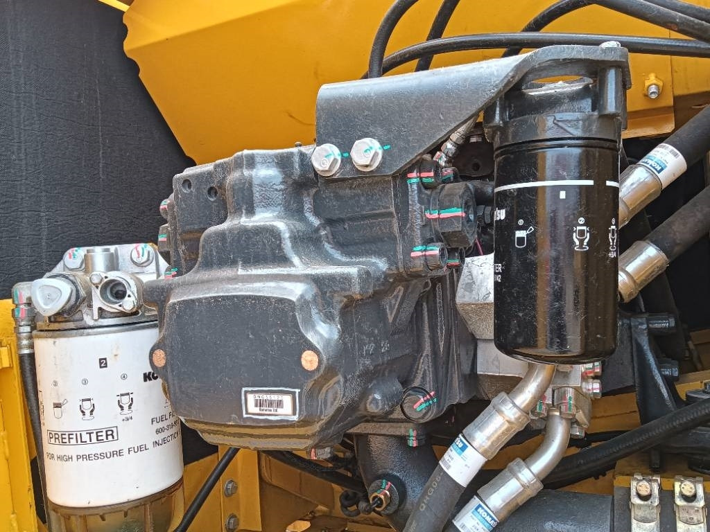 Komatsu PC 210  - Crawler excavator: picture 3 Komatsu PC 210  - Crawler excavator: picture 3