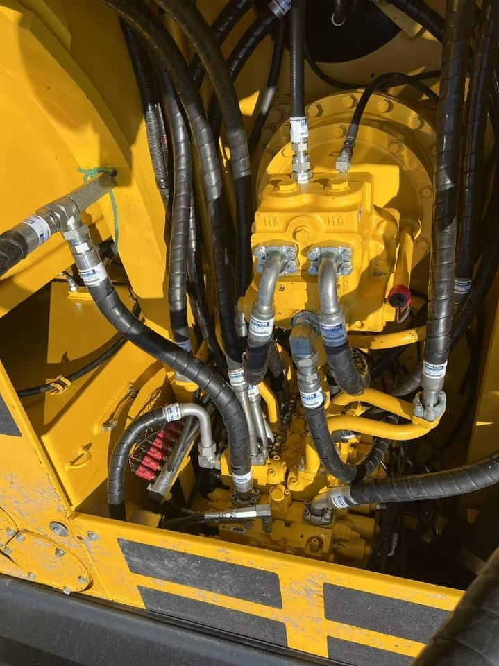 Komatsu PC 300 - Crawler excavator: picture 5 Komatsu PC 300 - Crawler excavator: picture 5