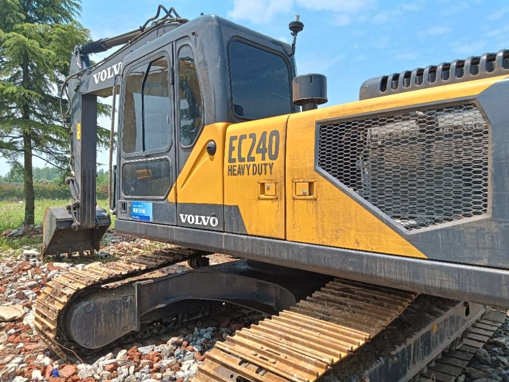 Crawler excavator Volvo EC 240: picture 1