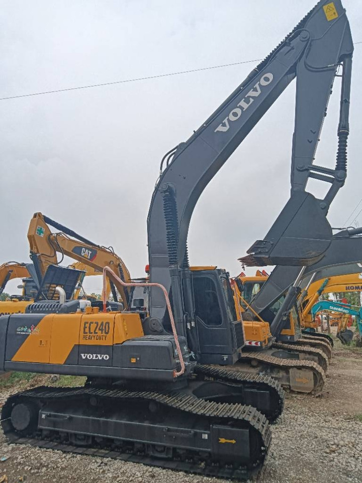 Volvo EC 240 - Crawler excavator: picture 1 Volvo EC 240 - Crawler excavator: picture 1