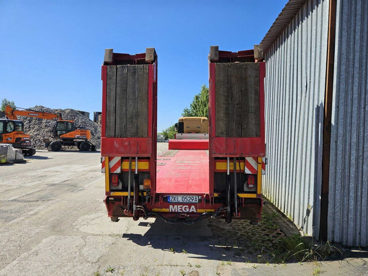 Mega MNN Hydraulic Ramps - Low loader semi-trailer: picture 3 Mega MNN Hydraulic Ramps - Low loader semi-trailer: picture 3