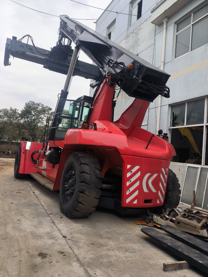 Kalmar DRF450 Used Reach stacker/Container forklift - Reach stacker: picture 2 Kalmar DRF450 Used Reach stacker/Container forklift - Reach stacker: picture 2