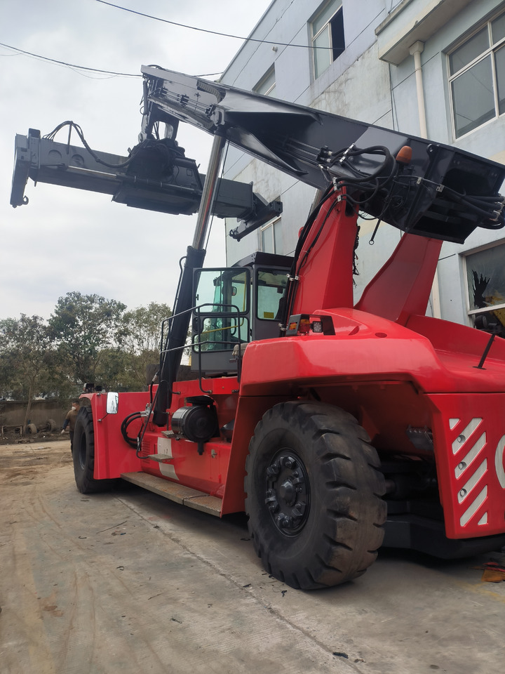 Kalmar DRF450 Used Reach stacker/Container forklift - Reach stacker: picture 5 Kalmar DRF450 Used Reach stacker/Container forklift - Reach stacker: picture 5