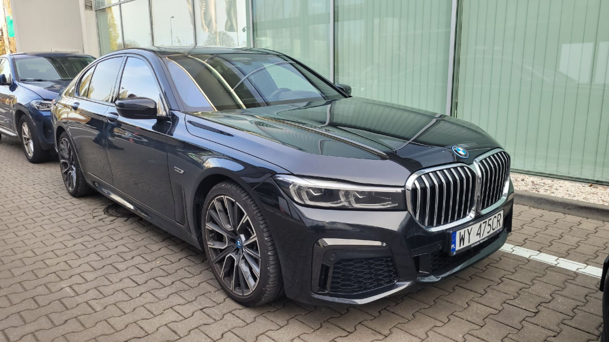 Car BMW 7 SEDAN: picture 1