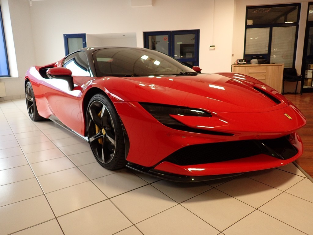Car FERRARI SF90 Stradale: picture 1