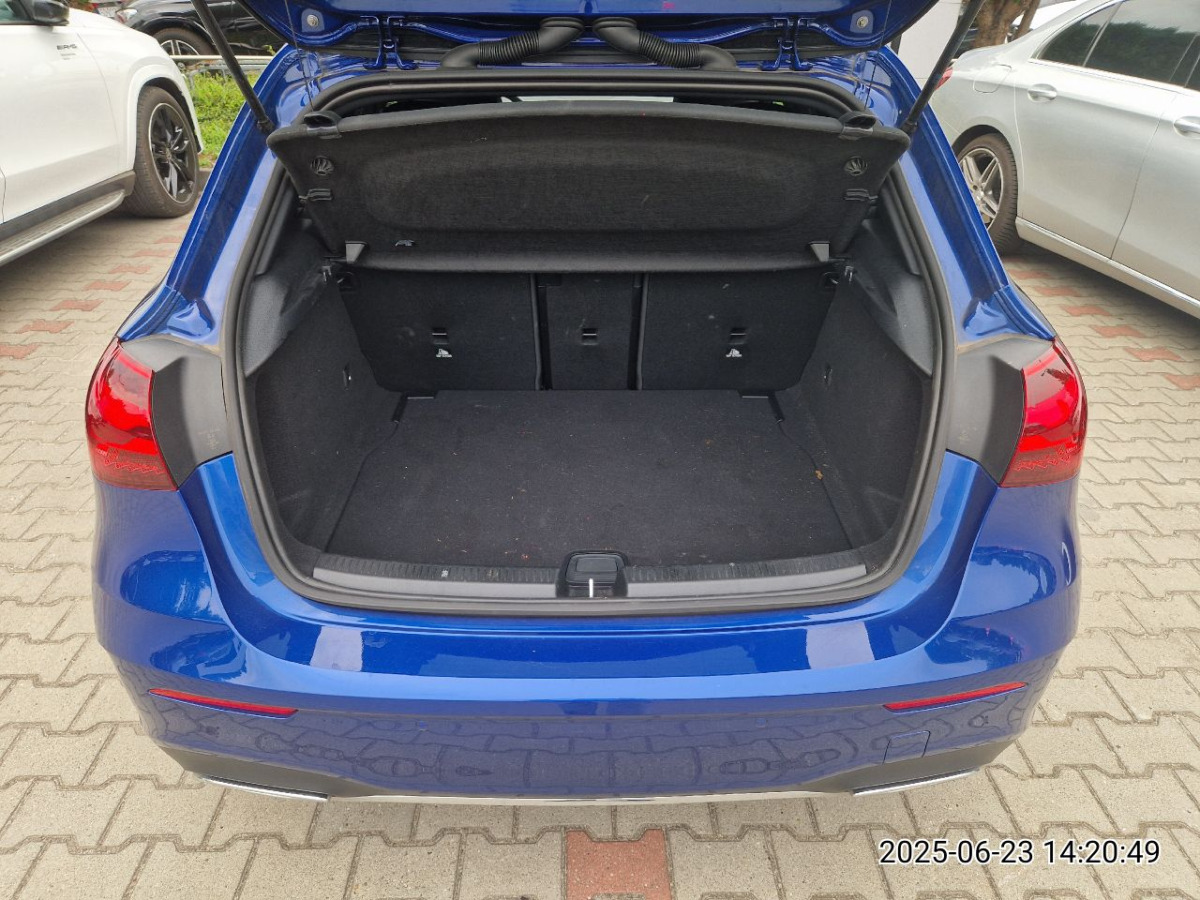 MERCEDES BENZ A 200 HATCHBACK - Hatchback: picture 5 MERCEDES BENZ A 200 HATCHBACK - Hatchback: picture 5