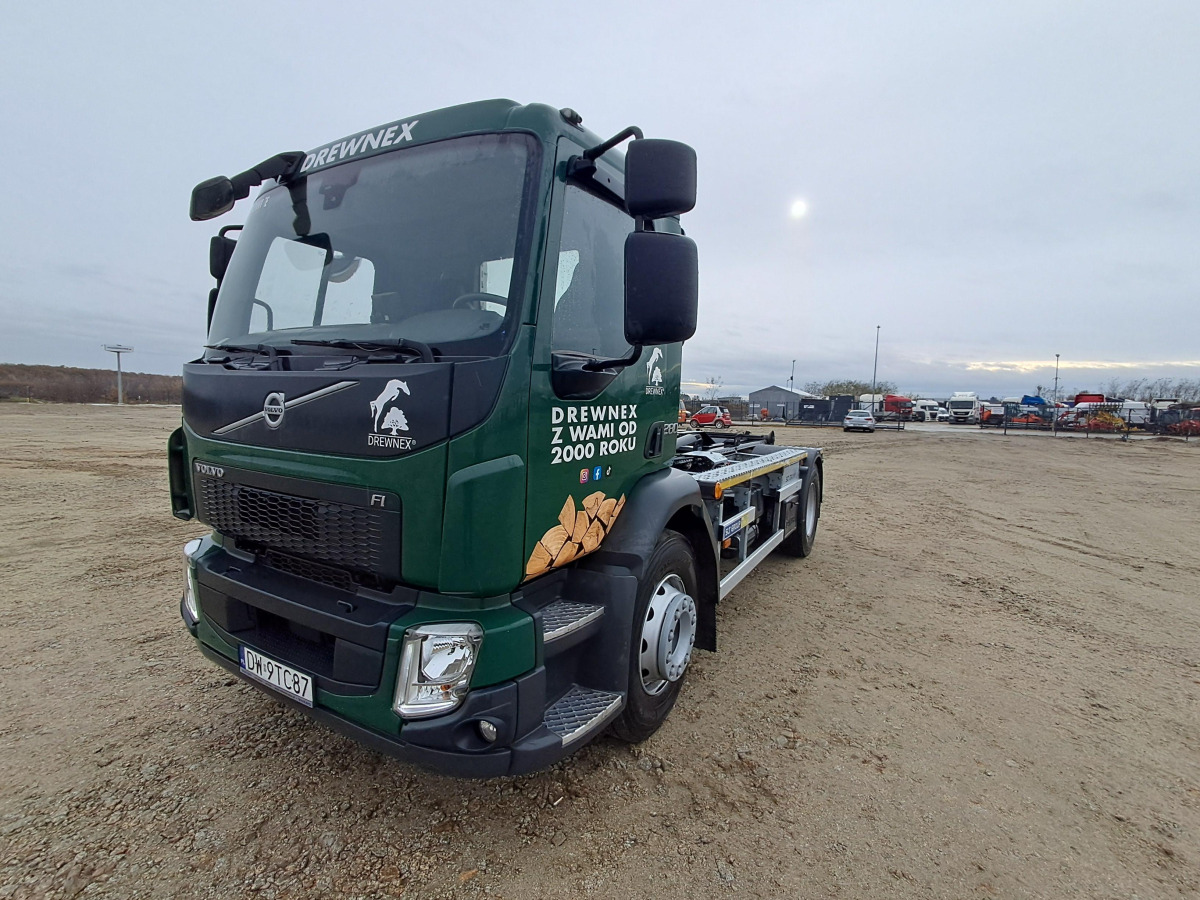 VOLVO FL - Hook lift truck: picture 3 VOLVO FL - Hook lift truck: picture 3