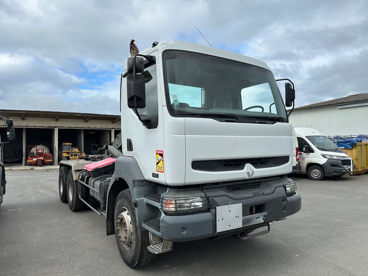 RENAULT KERAX 370 DCI - Hook lift truck: picture 2 RENAULT KERAX 370 DCI - Hook lift truck: picture 2