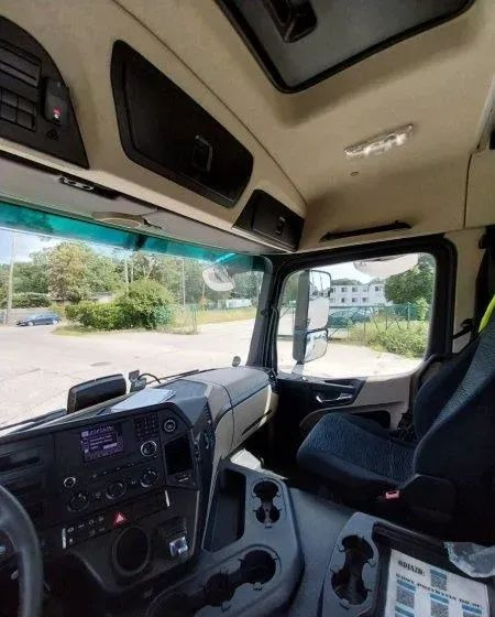 Tractor unit Mercedes-Benz Actros 1833 LS: picture 7