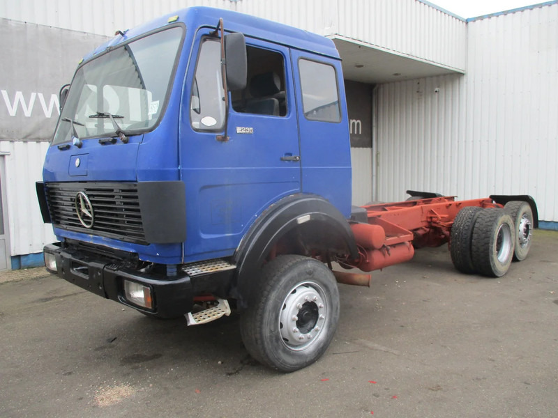 Mercedes-Benz 2435 ,V8 , Bi Turbo, 6x2 , Spring Suspension, Airco - Cab chassis truck: picture 1 Mercedes-Benz 2435 ,V8 , Bi Turbo, 6x2 , Spring Suspension, Airco - Cab chassis truck: picture 1