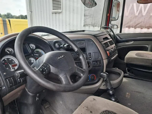 Tractor unit DAF XF 105 460 , Manual Gearbox , PTO , Tipper Hydraulics , Airco , Superspace Cab: picture 13