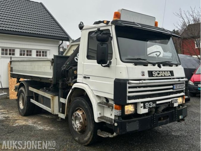 1995 Scania P93 tippbil med kran - Tipper: picture 1 1995 Scania P93 tippbil med kran - Tipper: picture 1
