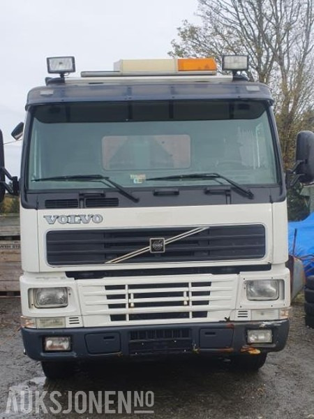 2000 Volvo FM-12 MED KASSE OG MASKINFLAK - Hook lift truck: picture 2 2000 Volvo FM-12 MED KASSE OG MASKINFLAK - Hook lift truck: picture 2