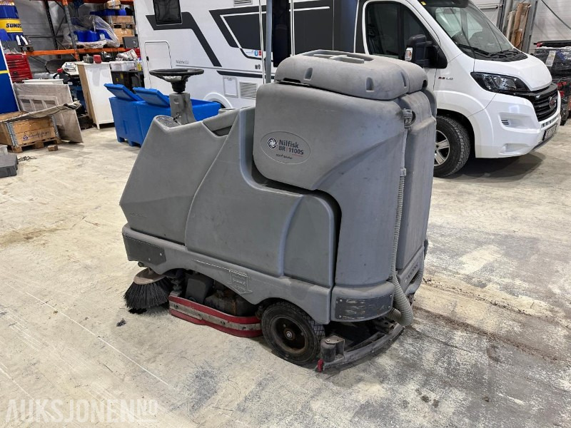 2008 Nilfisk BR1100S Koste og feiemaskin - Construction equipment: picture 5 2008 Nilfisk BR1100S Koste og feiemaskin - Construction equipment: picture 5