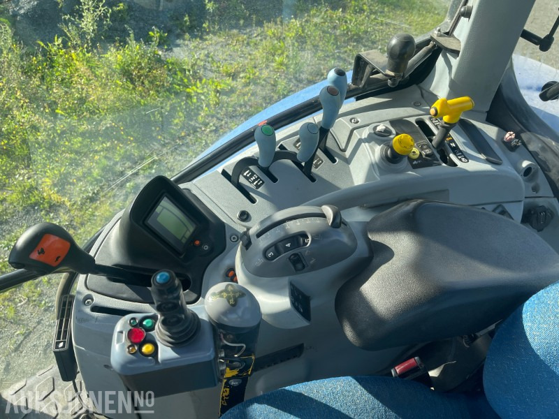 Farm tractor 2009 New Holland T6070 - med frontlaster: picture 18