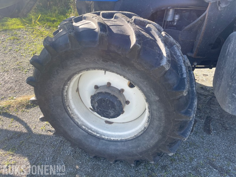 Farm tractor 2009 New Holland T6070 - med frontlaster: picture 13