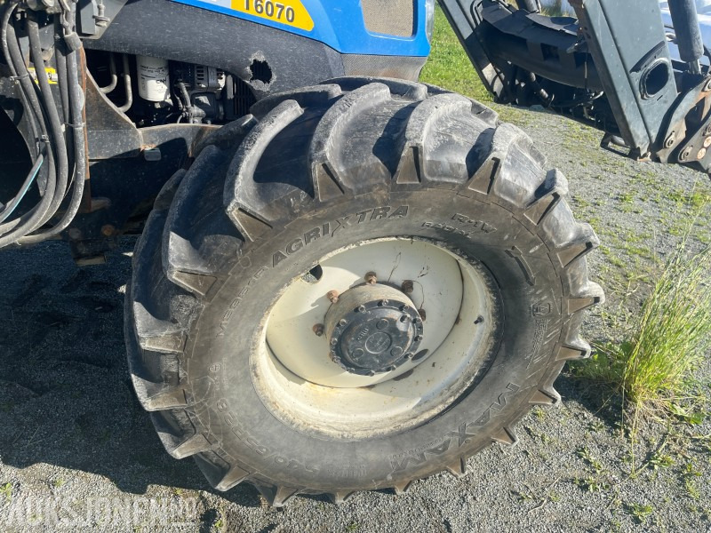 Farm tractor 2009 New Holland T6070 - med frontlaster: picture 15