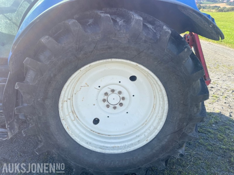 Farm tractor 2009 New Holland T6070 - med frontlaster: picture 12
