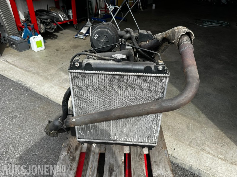 2010 Yanmar 4TNV84T-GGEH - Construction equipment: picture 4 2010 Yanmar 4TNV84T-GGEH - Construction equipment: picture 4