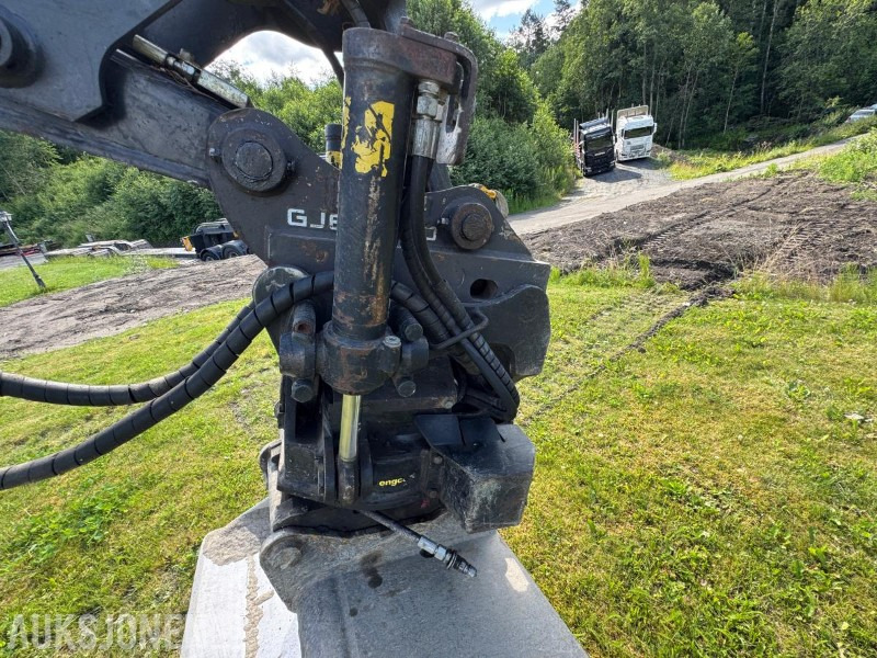 Excavator 2013 JCB JS8085 gravemaskin på belter med sentralsmøring / tiltrotator / 2 stk skuffer / klype: picture 12