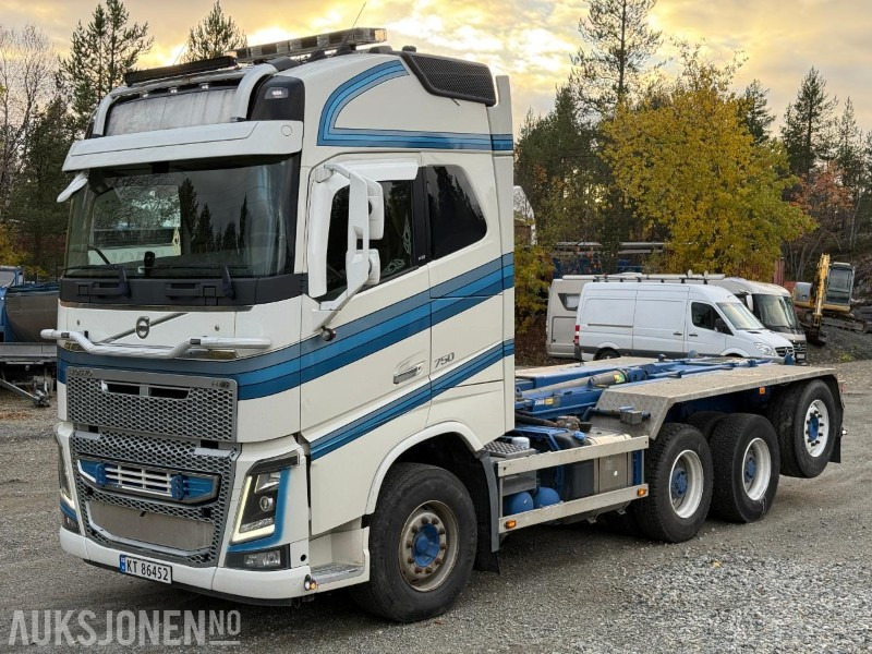 2013 Volvo FH16 750 8X4 - 430 000km - Krokbil - Kran hydraulikk - Brøyteplate - Hook lift truck: picture 1 2013 Volvo FH16 750 8X4 - 430 000km - Krokbil - Kran hydraulikk - Brøyteplate - Hook lift truck: picture 1
