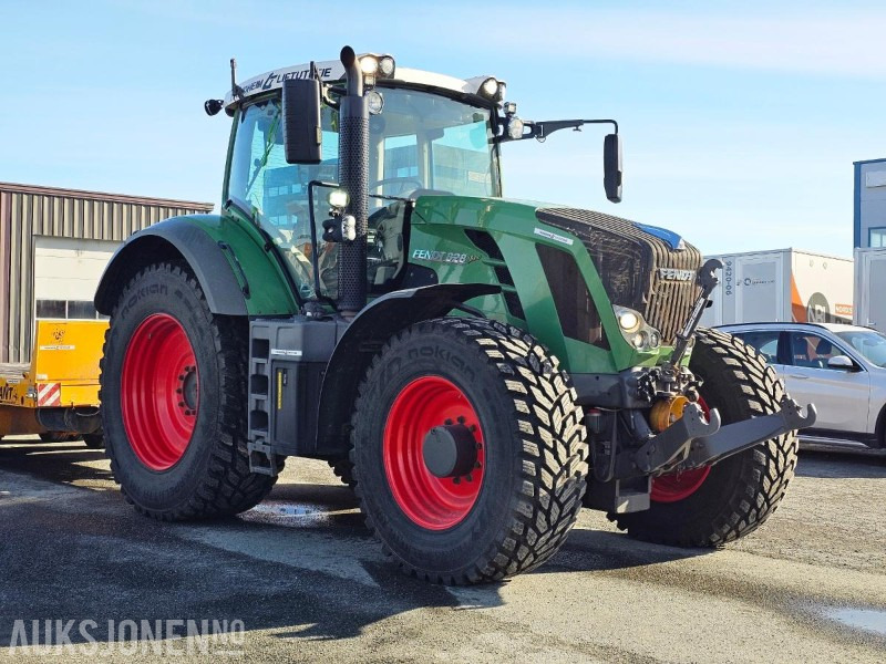 2014 Fendt 828 Vario PROFI PLUS 50 km/t - 6 DV Uttak - Front Hydr. + PTO - Farm tractor: picture 4 2014 Fendt 828 Vario PROFI PLUS 50 km/t - 6 DV Uttak - Front Hydr. + PTO - Farm tractor: picture 4