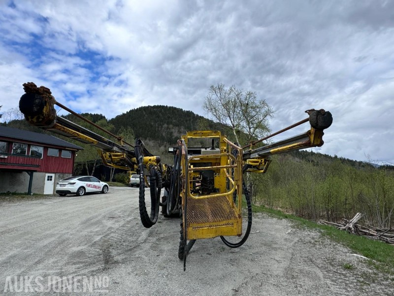 2015 Atlas Copco Boomer M2C - Gruve- og tunellborerigg - 2 boms rigg med personkurv - Drilling rig: picture 4 2015 Atlas Copco Boomer M2C - Gruve- og tunellborerigg - 2 boms rigg med personkurv - Drilling rig: picture 4